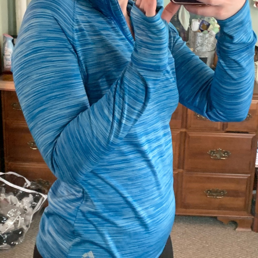 Activewear top - Picture 2 of 2